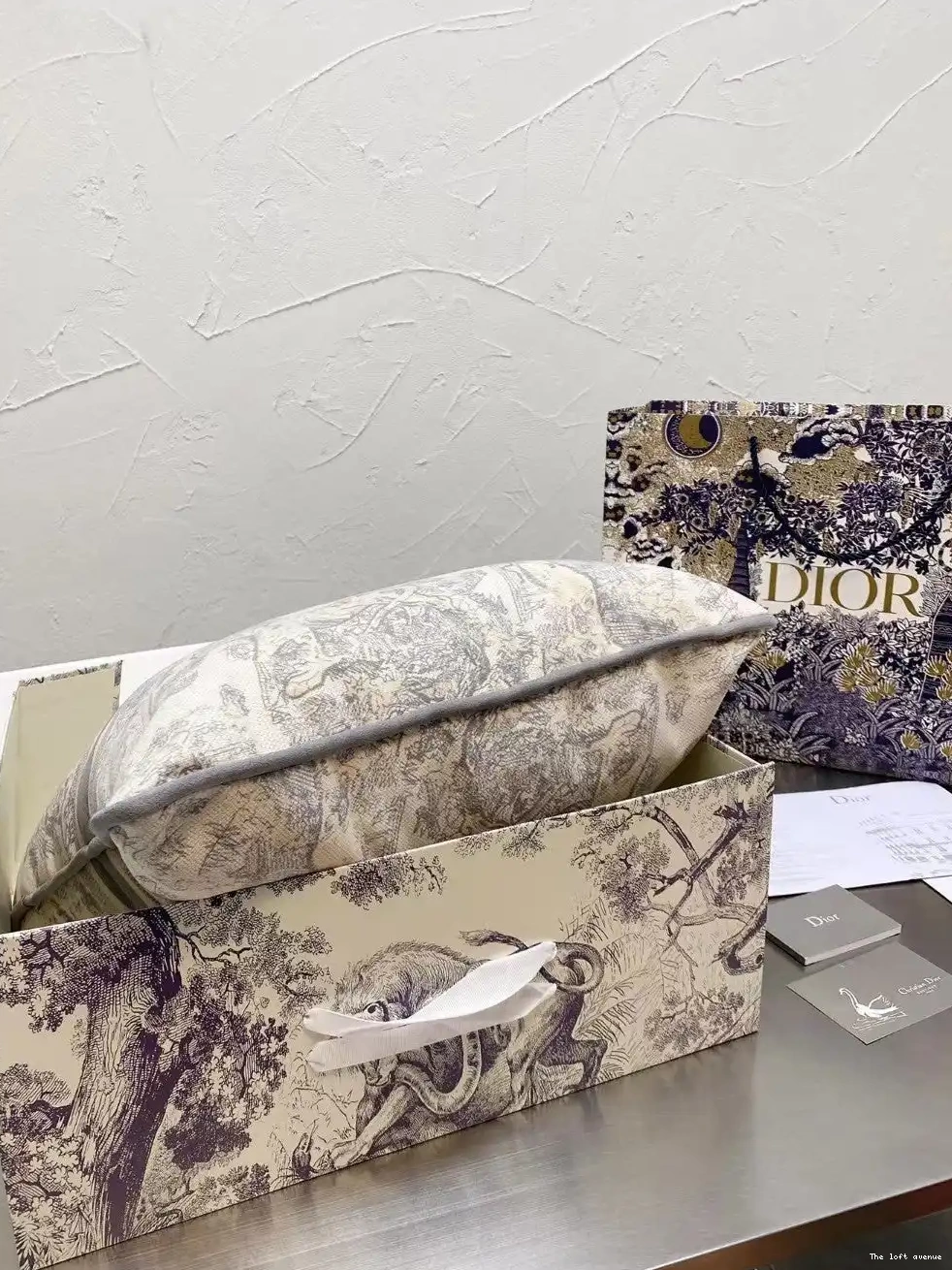 CHRISTIAN PILLOW THROW GREY 0706